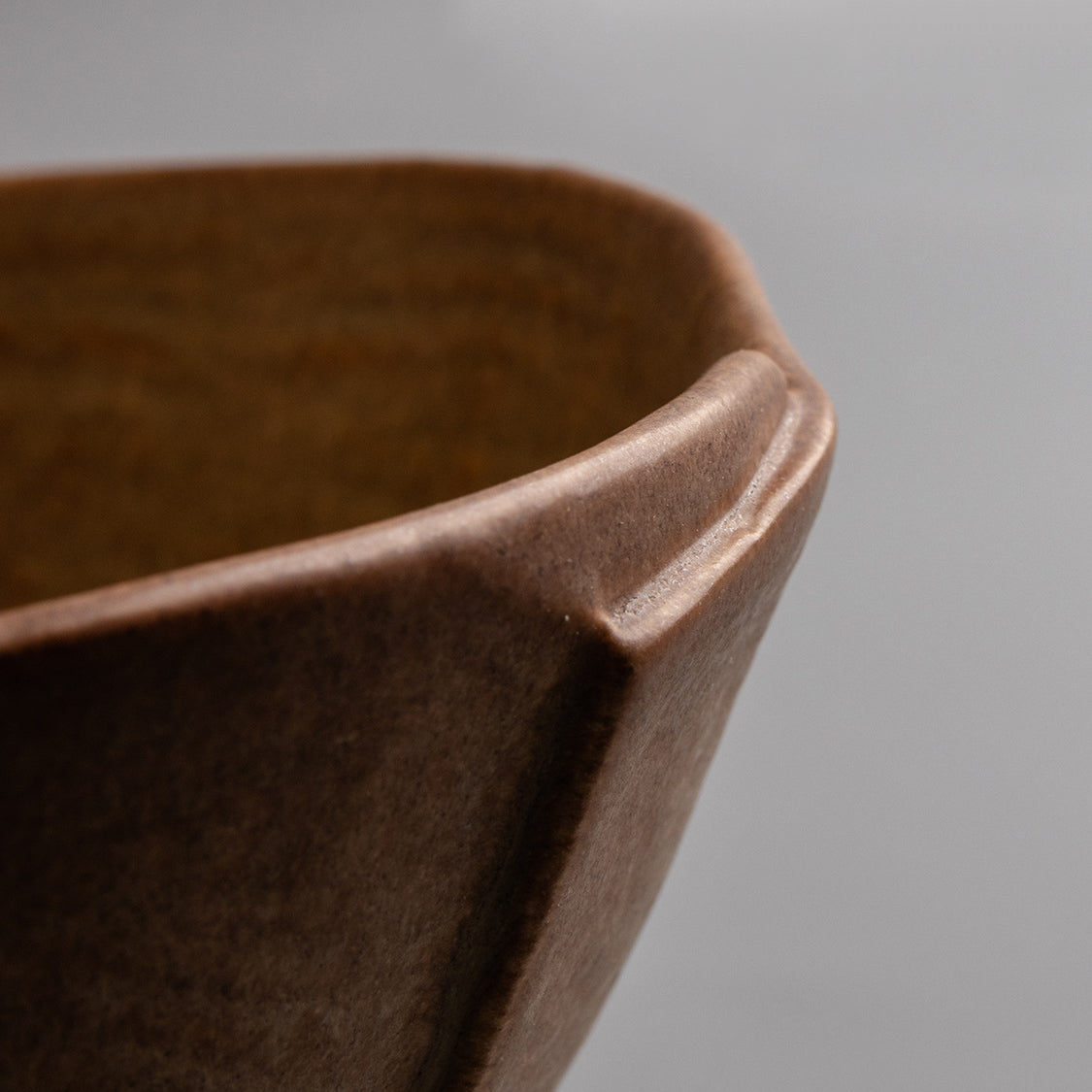 Fold-Edge Ceramic Bowl – 5 / 7 Inch